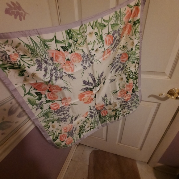 Harrods of London 100% Silk Scarf made in Italy nwt - Picture 3 of 6